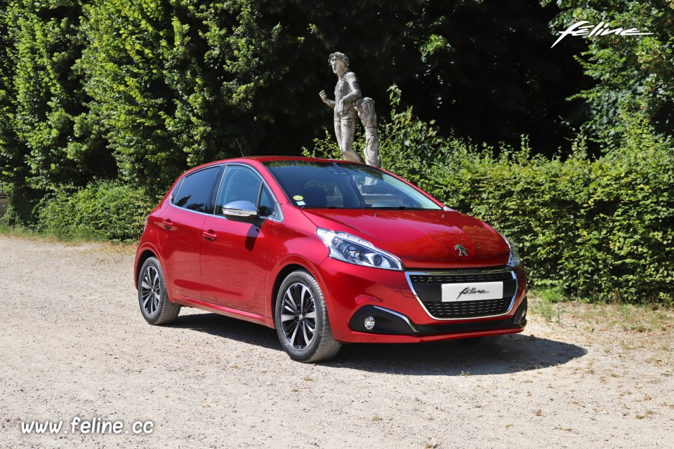 Photo Peugeot 208 I Allure Rouge Elixir (2018)