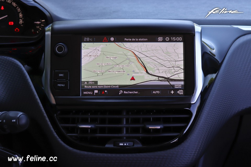 Photo navigation écran tactile Peugeot 208 I Allure (2018) - Photos Peugeot - Féline