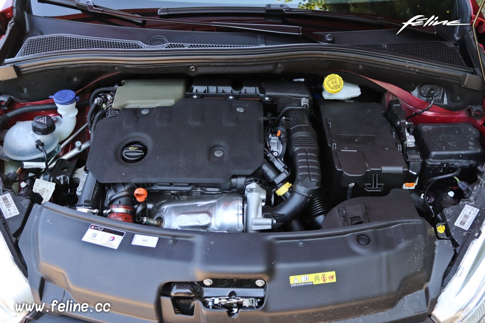Photo moteur diesel 1.5 BlueHDi 100 quatre cylindres Peugeot 208