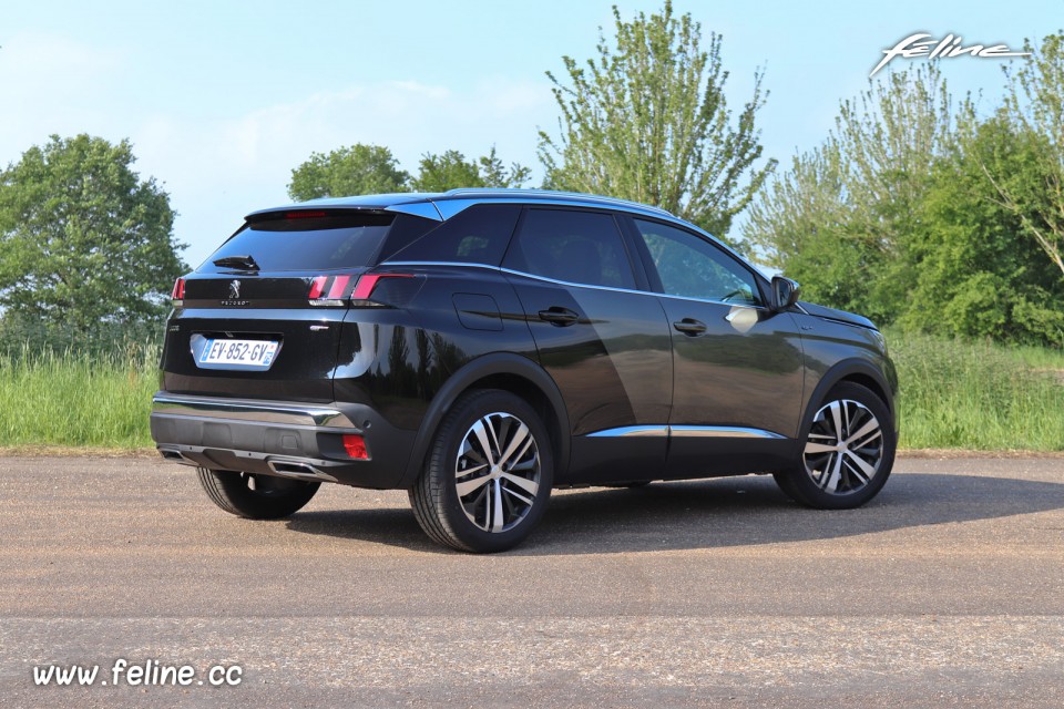 Photo 3/4 arrière Peugeot 3008 II GT (2018)