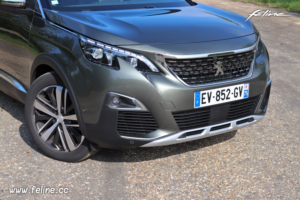 Photo bouclier avant Peugeot 3008 II GT (2018)