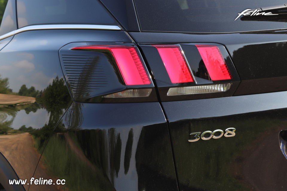 Photo feu arrière LED Peugeot 3008 II GT (2018)