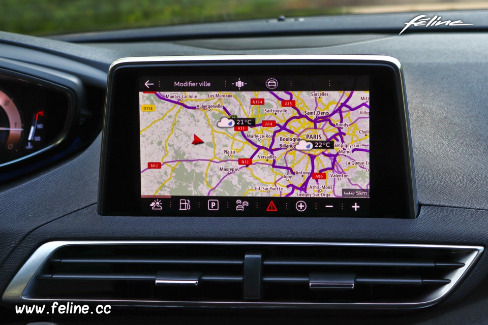 Photo navigation GPS écran tactile Peugeot 3008 II GT (2018)