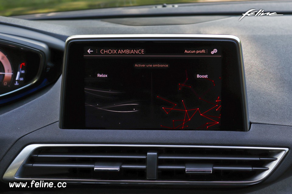 Photo choix ambiance écran tactile Peugeot 3008 II GT (2018)