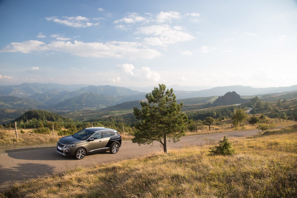 Photo Peugeot 3008 II GT Coupe Franche Gris Amazonite - Essais p