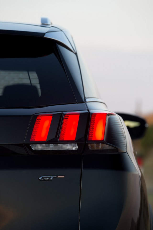 Photo feu arrière LED Peugeot 3008 II GT Coupe Franche Gris Ama