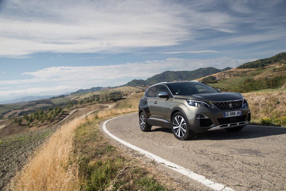 Photo Peugeot 3008 II GT Coupe Franche Gris Amazonite - Essais p