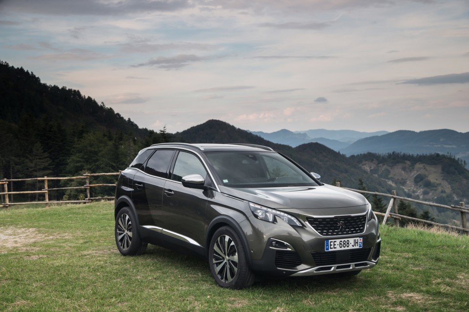 Photo Peugeot 3008 II GT Coupe Franche Gris Amazonite - Essais p