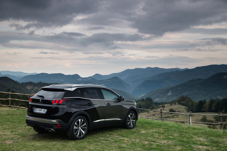 Photo Peugeot 3008 II GT Coupe Franche Gris Amazonite - Essais p