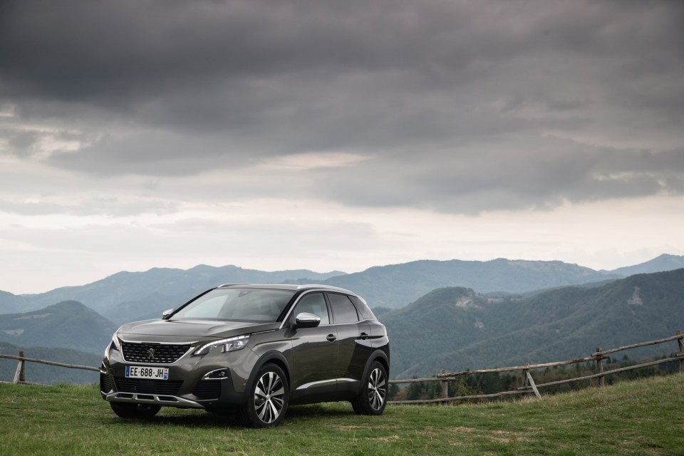 Photo Peugeot 3008 II GT Coupe Franche Gris Amazonite - Essais p