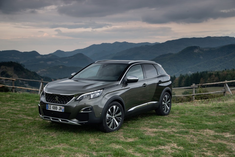 Photo 3/4 avant Peugeot 3008 II GT Coupe Franche Gris Amazonite