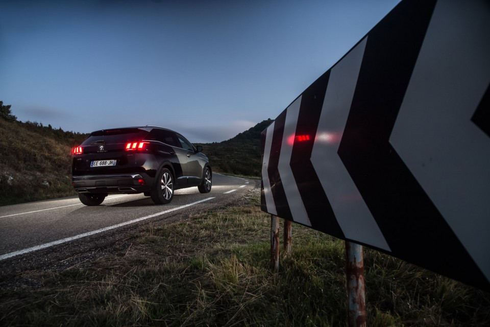 Photo Peugeot 3008 II GT Coupe Franche Gris Amazonite - Essais p