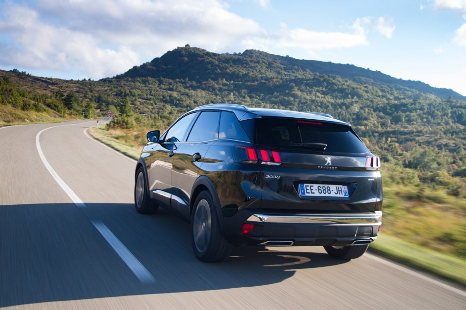 Photo Peugeot 3008 II GT Coupe Franche Gris Amazonite - Essais p