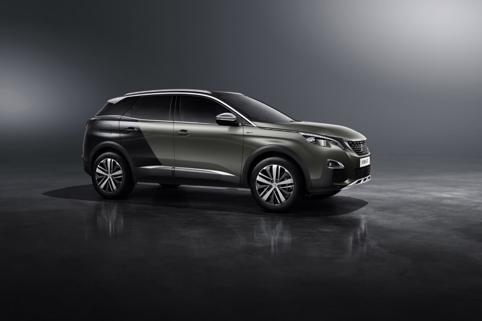 Photo officielle 3/4 avant Peugeot 3008 GT Coupe Franche Gris Am