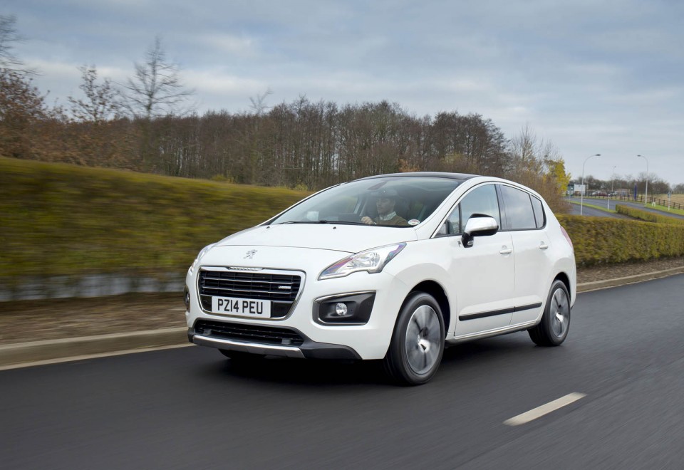 Photo Peugeot 3008 HYbrid4 I Blanc Banquise (restylée 2013) (UK