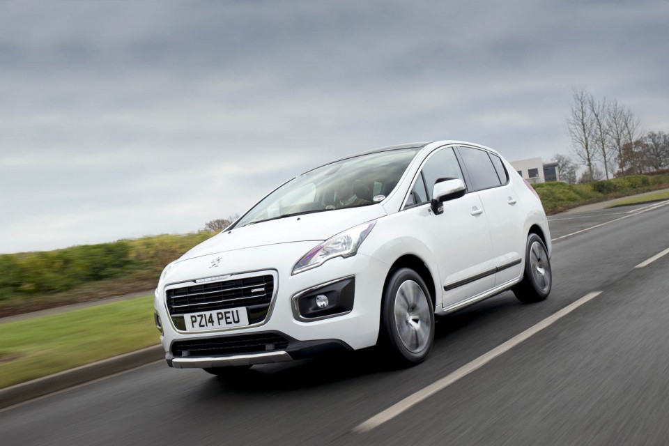 Photo Peugeot 3008 HYbrid4 I Blanc Banquise (restylée 2013) (UK