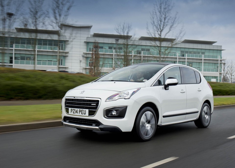 Photo Peugeot 3008 HYbrid4 I Blanc Banquise (restylée 2013) (UK