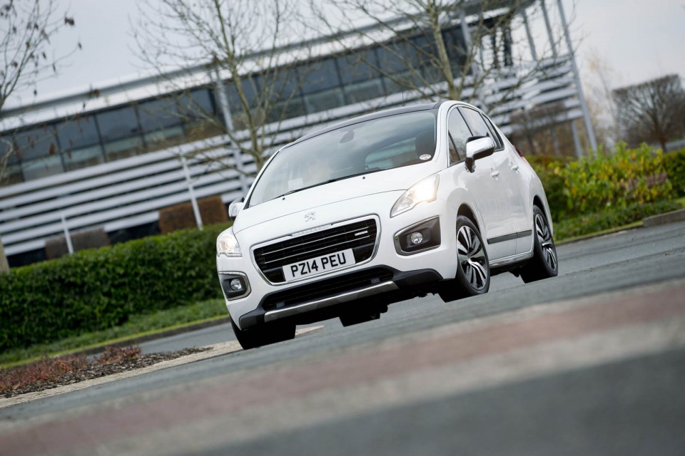 Photo Peugeot 3008 HYbrid4 I Blanc Banquise (restylée 2013) (UK