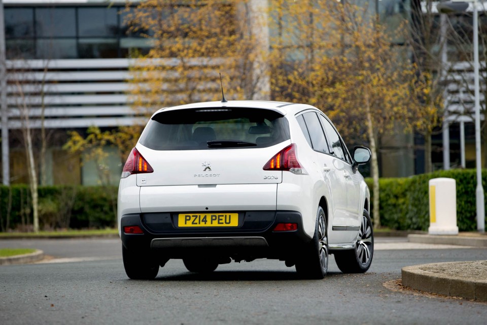 Photo Peugeot 3008 HYbrid4 I Blanc Banquise (restylée 2013) (UK