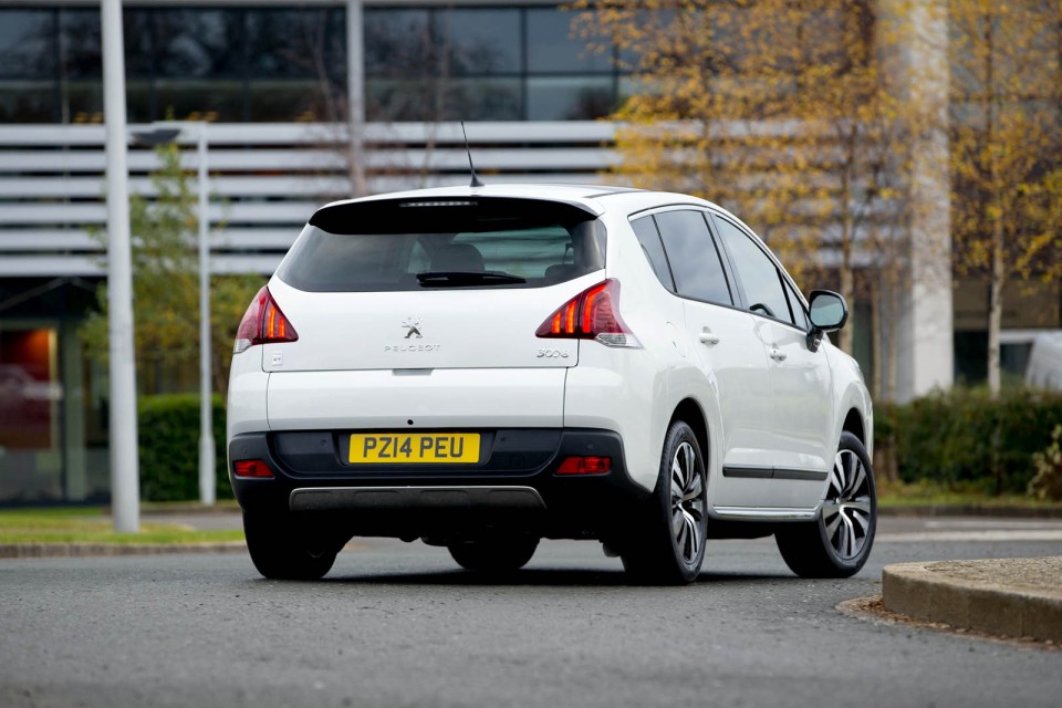 Photo Peugeot 3008 HYbrid4 I Blanc Banquise (restylée 2013) (UK