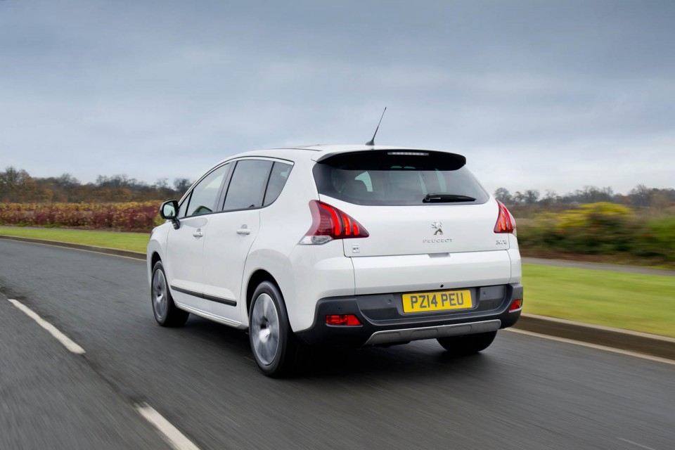 Photo Peugeot 3008 HYbrid4 I Blanc Banquise (restylée 2013) (UK