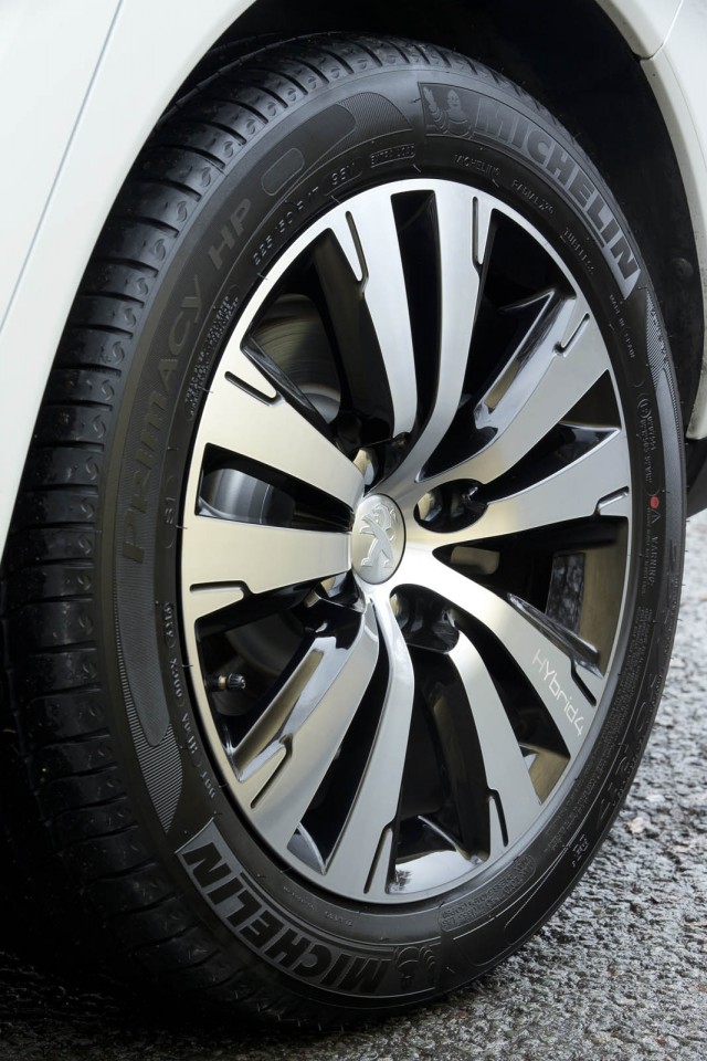 Photo jante aluminium Scaldis 17'' Peugeot 3008 HYbrid4 I (UK)