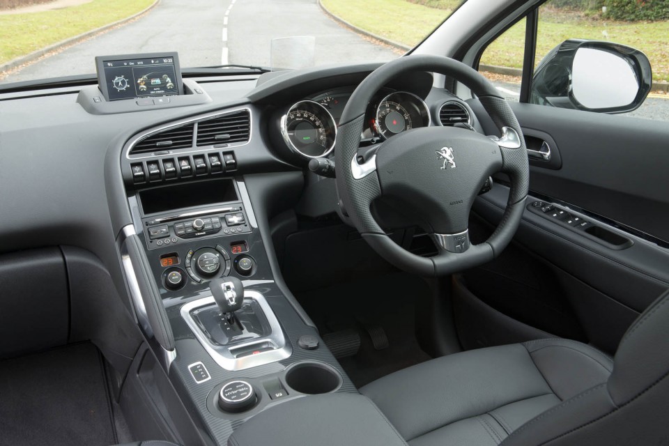 Photo intérieur cuir Peugeot 3008 HYbrid4 I (restylée 2013) (U