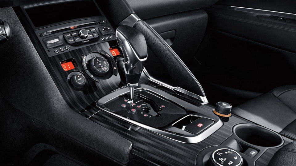 Photo officielle console centrale Peugeot 3008 I Chine (2013)