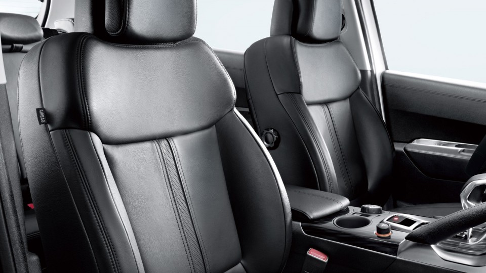 Photo officielle sièges avant cuir Peugeot 3008 I Chine (2013)