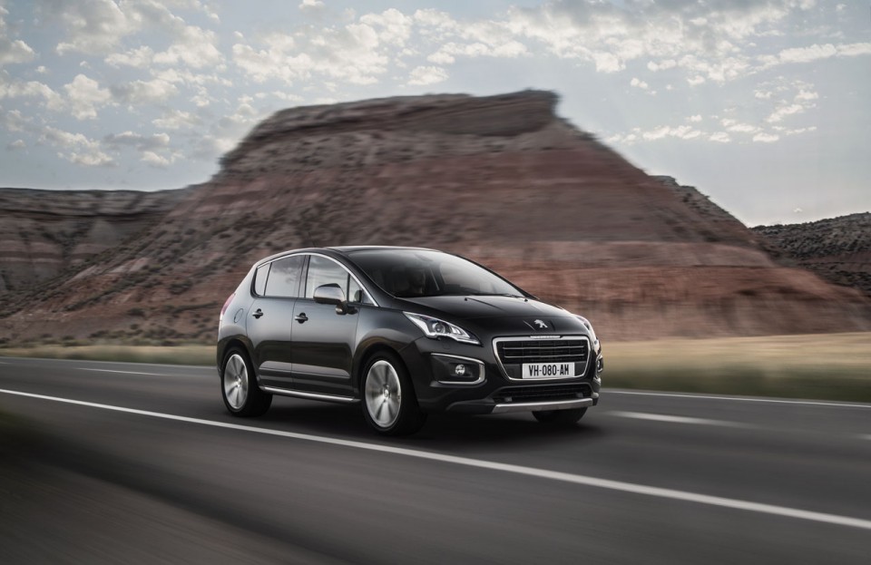 Photo dynamique route Peugeot 3008 I phase 2 (2013) - 1-002