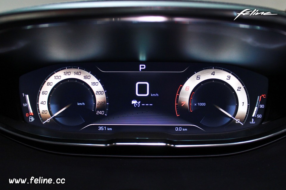 Photo combiné numérique i-Cockpit Peugeot 3008 II - Présentat