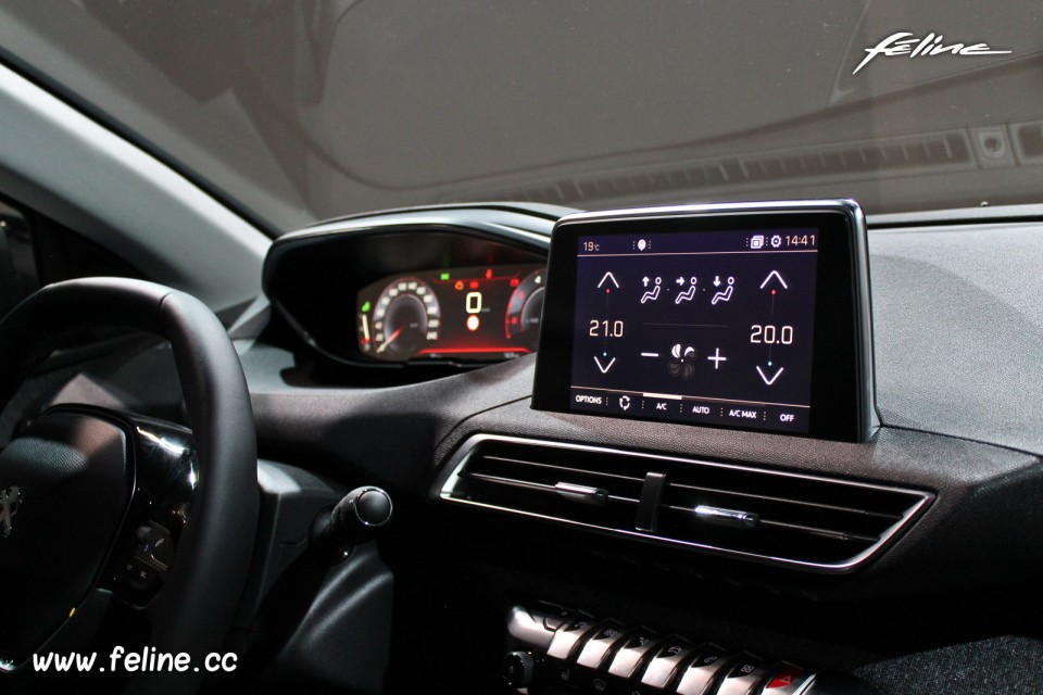 Photo écran tactile i-Cockpit Peugeot 3008 II - Présentation o