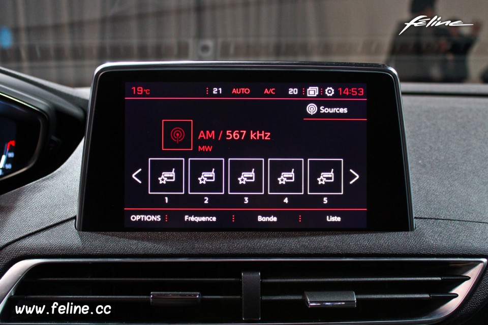 Photo lecteur multimédia radio écran tactile i-Cockpit Peugeot