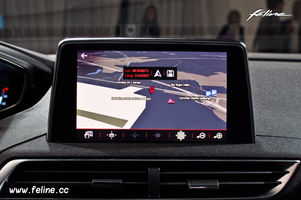 Photo navigation GPS 3D écran tactile i-Cockpit Peugeot 3008 II