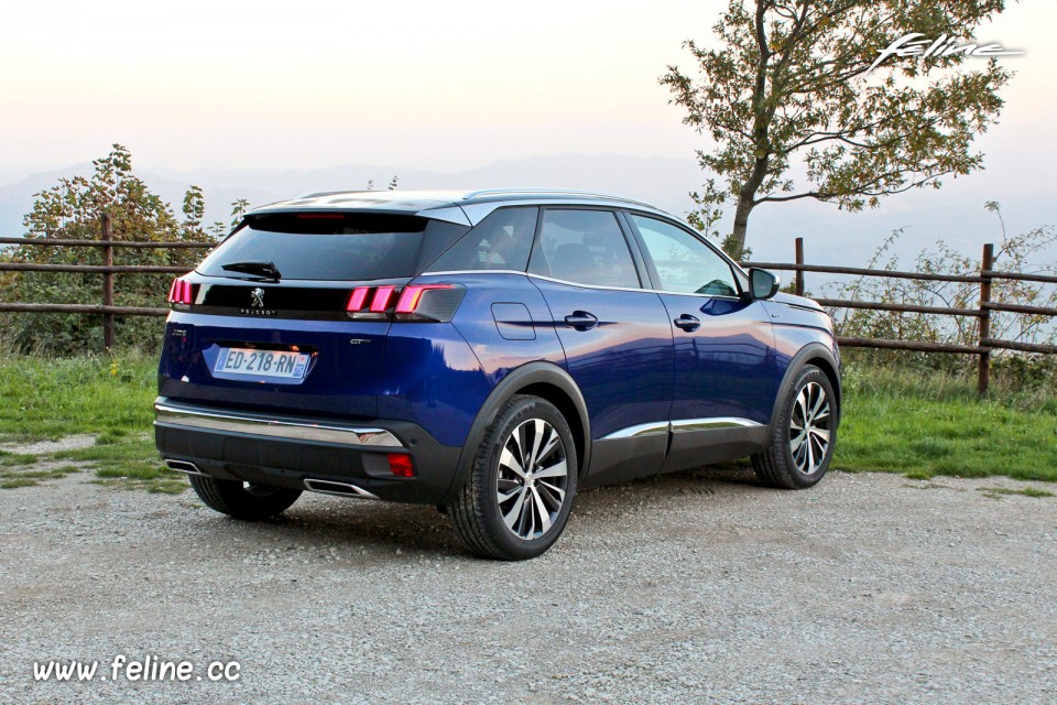 Photo 3/4 arrière Peugeot 3008 GT II Bleu Magnetic (2016)