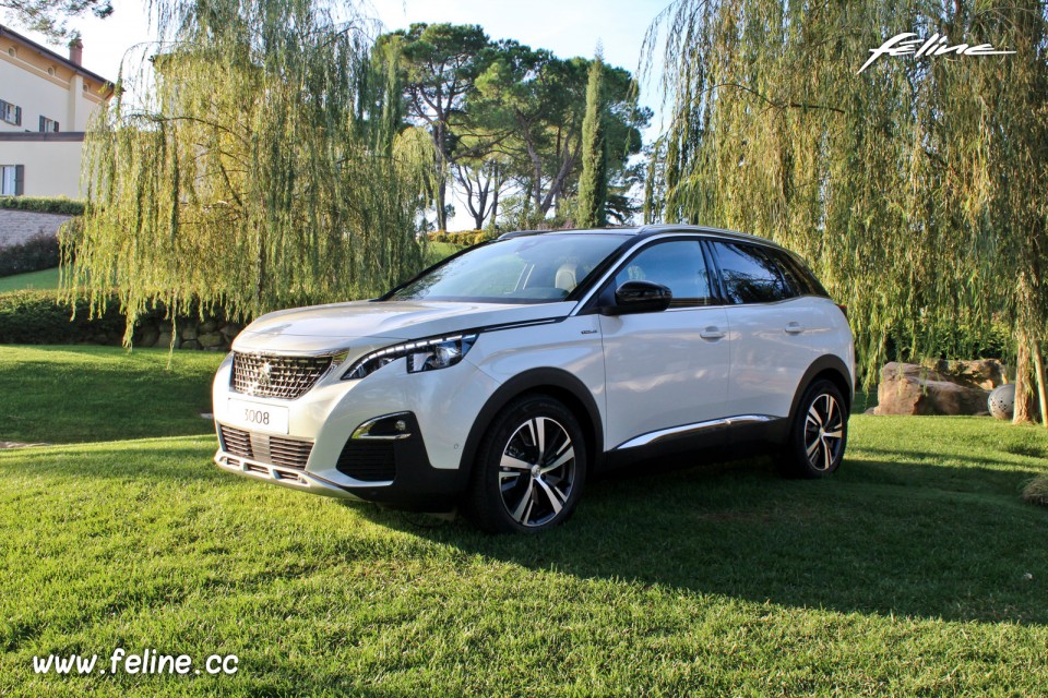 Photo 3/4 avant Peugeot 3008 GT Line II Blanc Nacré (2016)