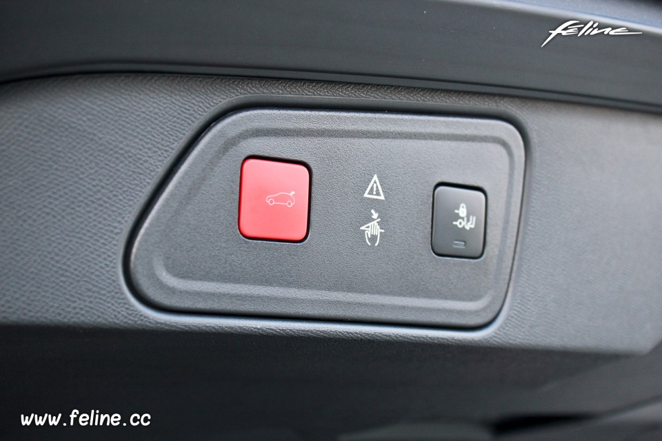 Photo bouton fermeture coffre Peugeot 3008 II (2016)