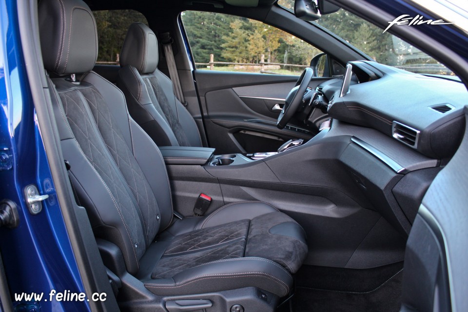 Photo intérieur mi-TEP Alcantara Peugeot 3008 GT II (2016)