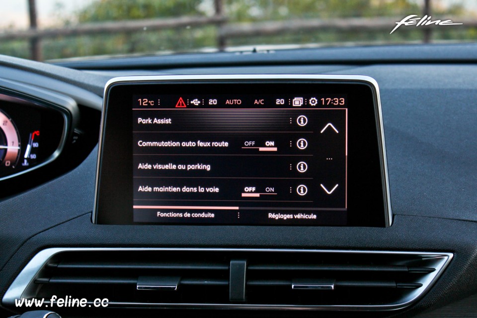 Photo réglages véhicule écran tactile Peugeot 3008 II (2016)