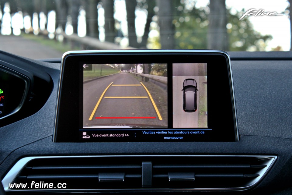 Photo caméra de recul et vision 360 écran tactile Peugeot 3008