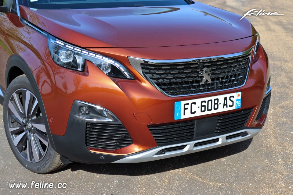 Photo bouclier avant Peugeot 3008 II Allure PureTech 130 EAT8 (2