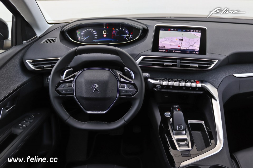 Photo poste de conduite i-Cockpit Peugeot 3008 II Allure PureTec