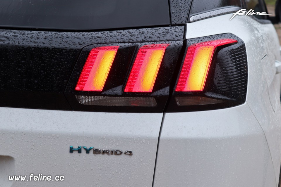 Photo feu arrière LED Peugeot 3008 II GT HYbrid4 300 (2020)