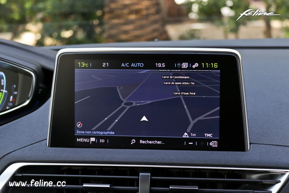 Photo navigation GPS écran tactile Peugeot 3008 II GT HYbrid4 3