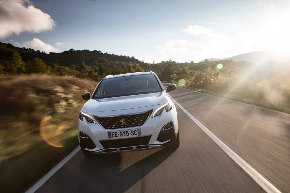 Photo Peugeot 3008 II GT Line Blanc Nacré - Essais presse 2016