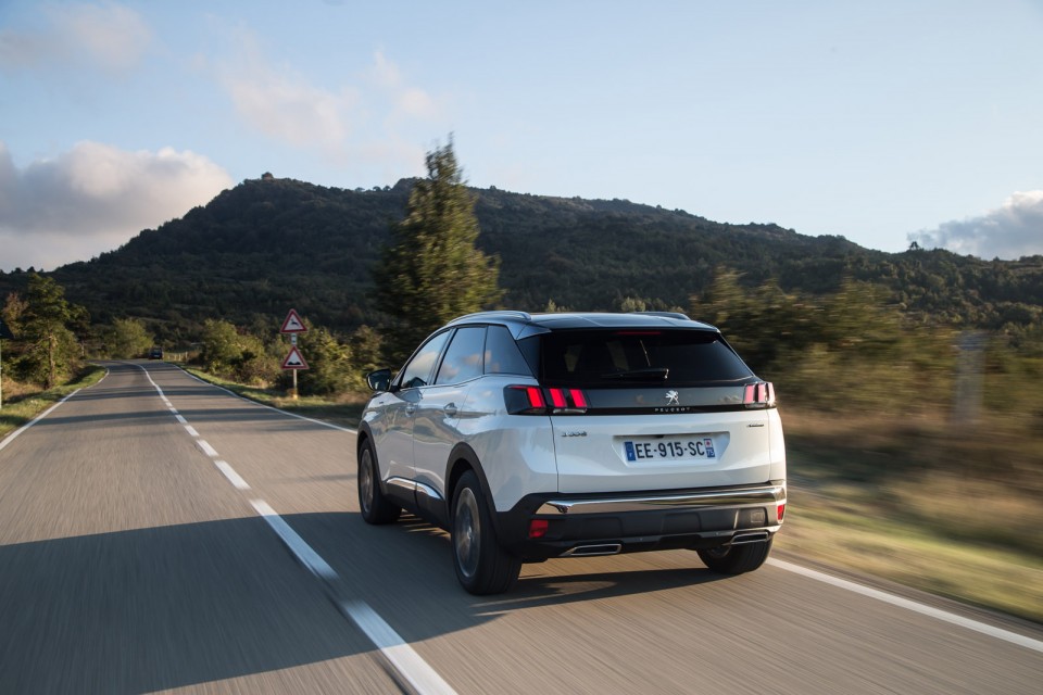 Photo Peugeot 3008 II GT Line Blanc Nacré - Essais presse 2016