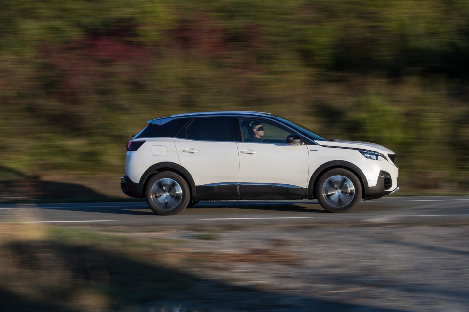 Photo profil Peugeot 3008 II GT Line Blanc Nacré - Essais press