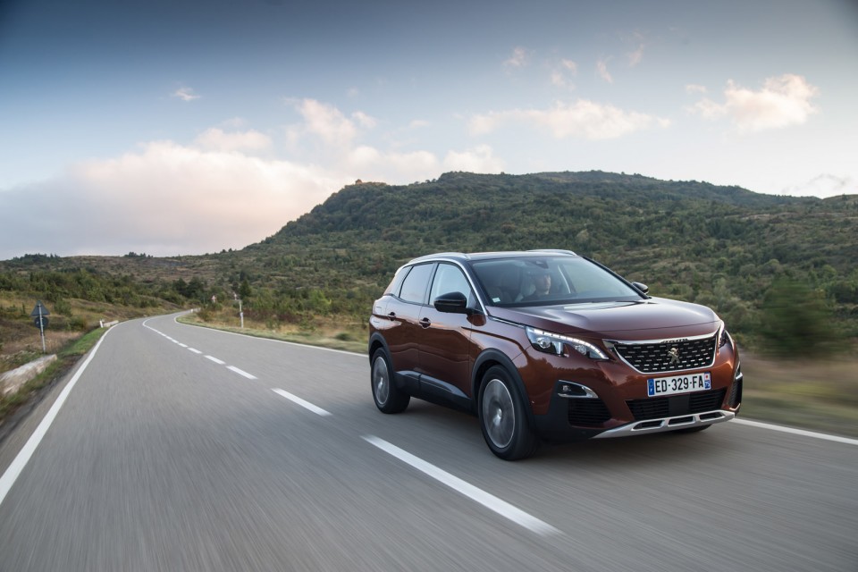 Photo Peugeot 3008 II Allure Metallic Copper - Essais presse 201