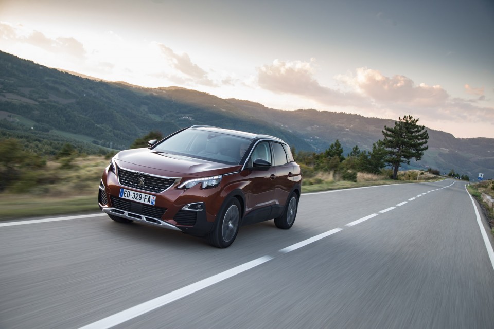 Photo Peugeot 3008 II Allure Metallic Copper - Essais presse 201