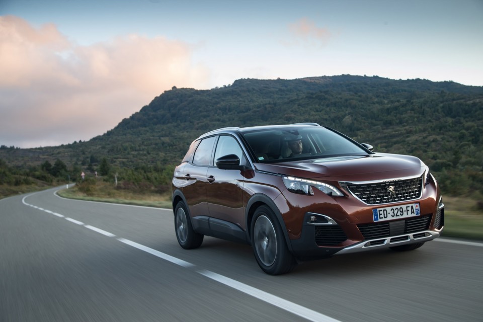 Photo 3/4 avant Peugeot 3008 II Allure Metallic Copper - Essais